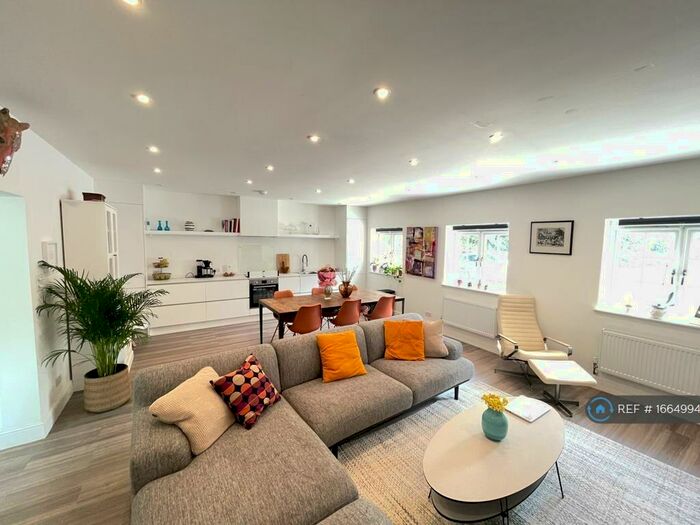 2 Bedroom Detached House To Rent In Weybridge, Weybridge, KT13