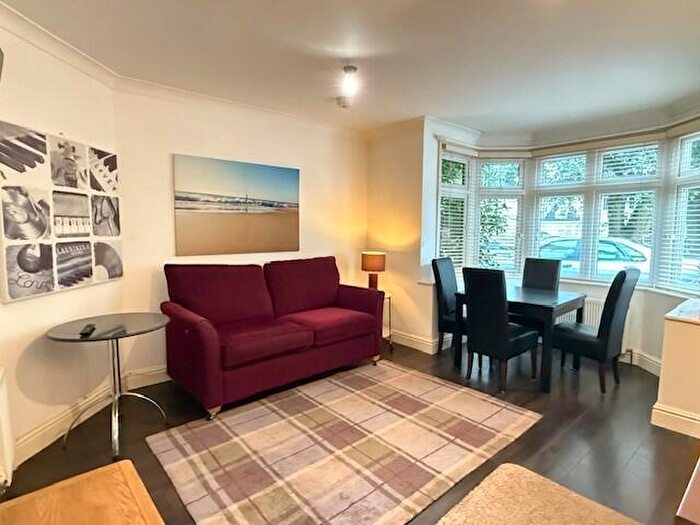 1 Bedroom Flat To Rent In Grand Avenue, BH6