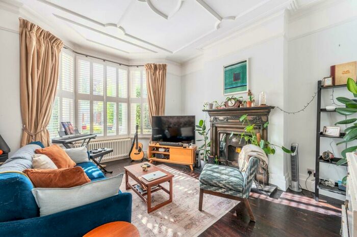 3 Bedroom Flat To Rent In Monson Road, Kensal Rise, London, NW10