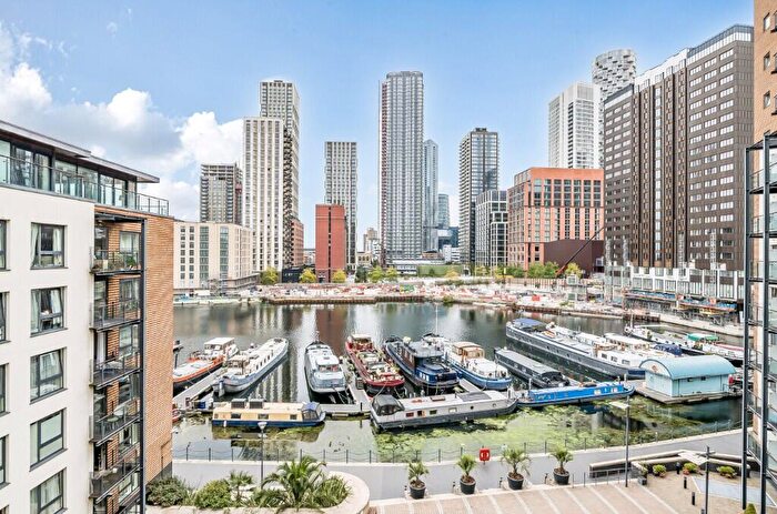 2 Bedroom Apartment To Rent In Boardwalk Place, London, E14