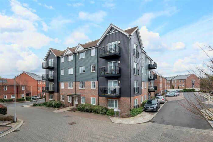 2 Bedroom Flat To Rent In Eden Road, Dunton Green, Sevenoaks, TN14
