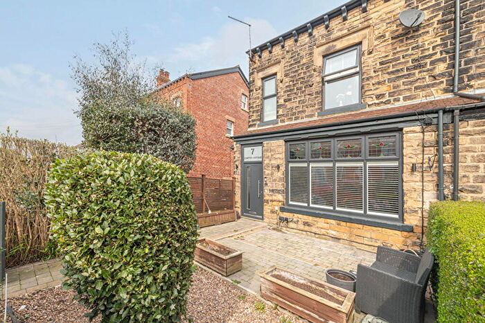 4 Bedroom End Of Terrace House For Sale In Carter Avenue, Leeds, LS15