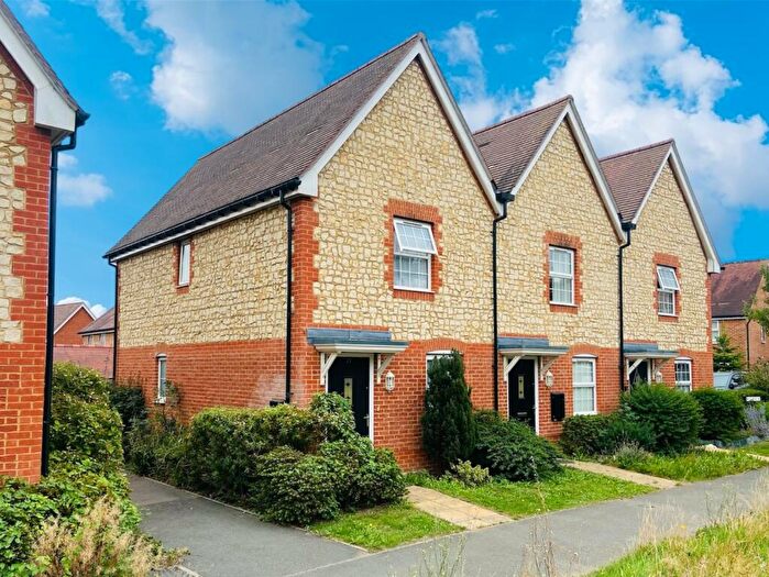 2 Bedroom End Of Terrace House For Sale In Leachman Way, Petersfield, Hampshire, GU31