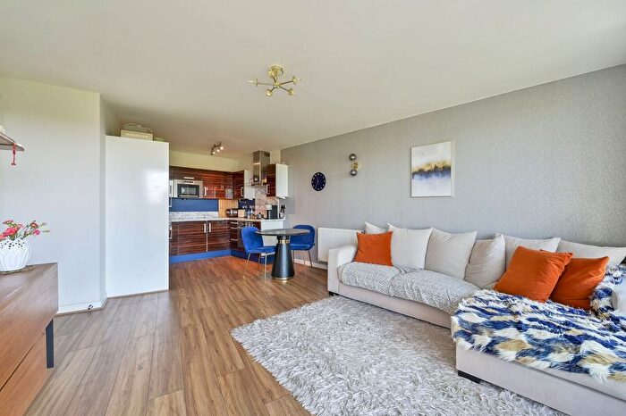 2 Bedroom Flat To Rent In Mapleton Road, Wandsworth, London, SW18