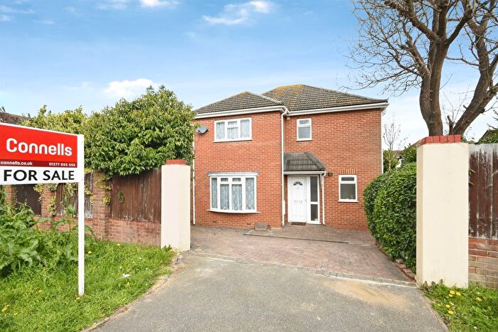 3 Bedroom Detached House For Sale In Brook Street, Brentwood, CM14