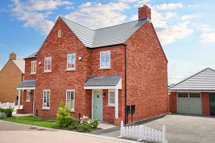 3 Bedroom House To Rent In Sir Thomas Court, Upton, NN5