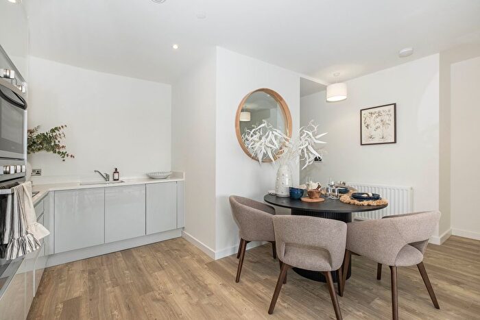 1 Bedroom Flat To Rent In Elmsleigh Road, Staines, TW18
