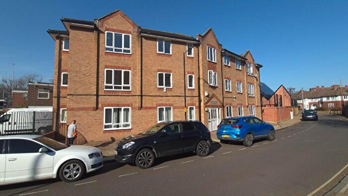 1 Bedroom Apartment For Sale In Scott Lidgett Crescent, London, SE16