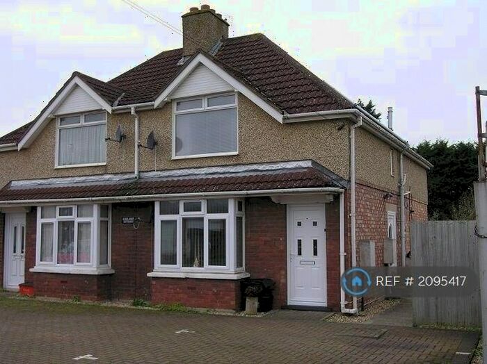 2 Bedroom Flat To Rent In Headlands Grove, Swindon, SN2