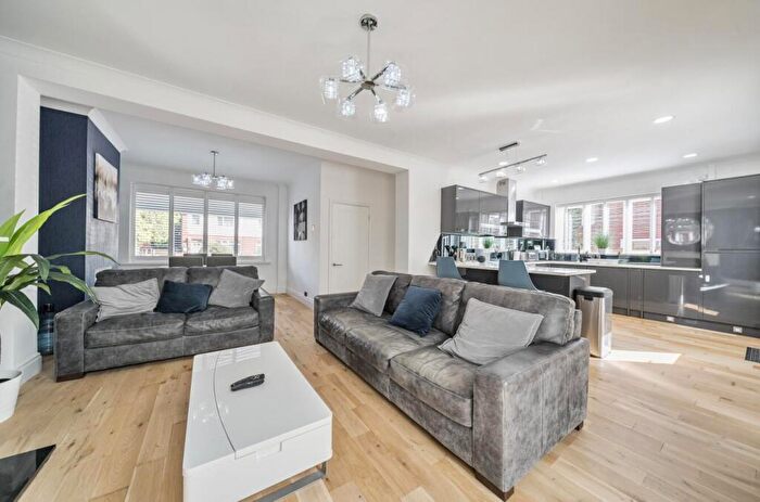 4 Bedroom Semi-Detached House For Sale In Hollinswood Road, Worsley, M28