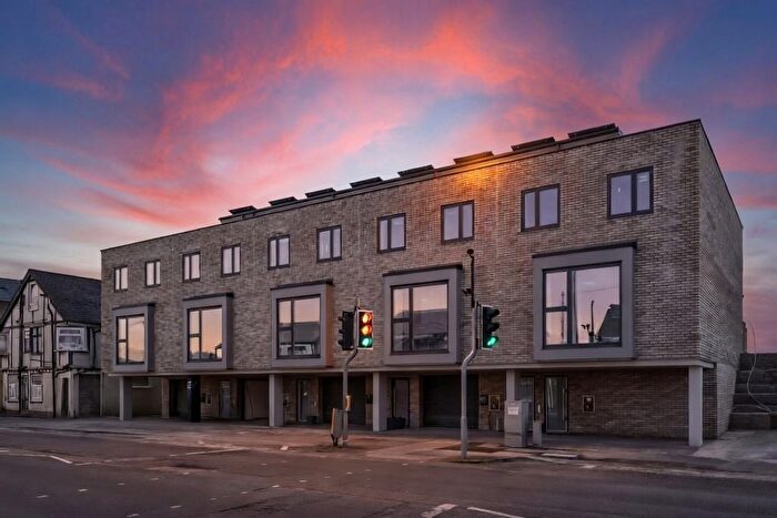 3 Bedroom Town House For Sale In Brighton Road, Lancing, BN15