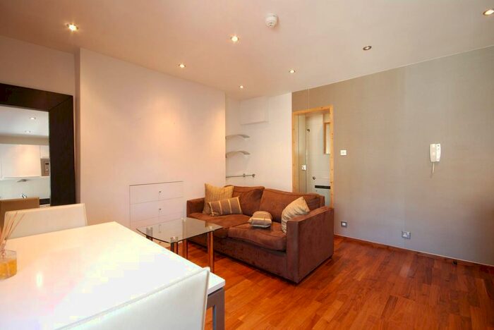 Studio To Rent In Upper Berkeley Street, Marylebone, London, W1H