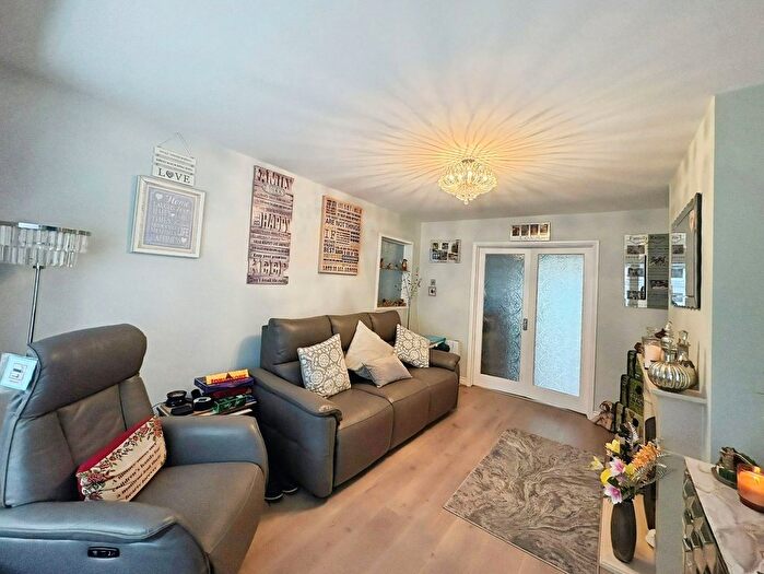 3 Bedroom Semi Detached House For Sale In Sermon Drive, Swanley, BR8