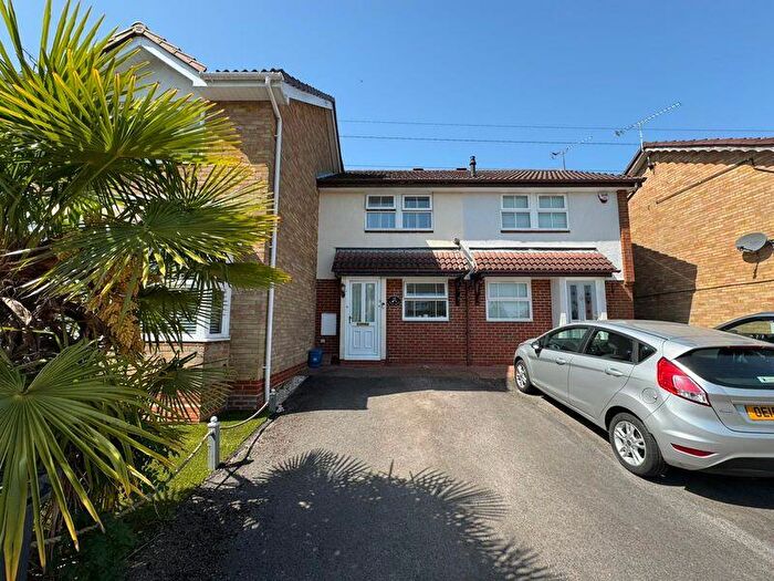 2 Bedroom Terraced House For Sale In Whitehaven, Luton, LU3