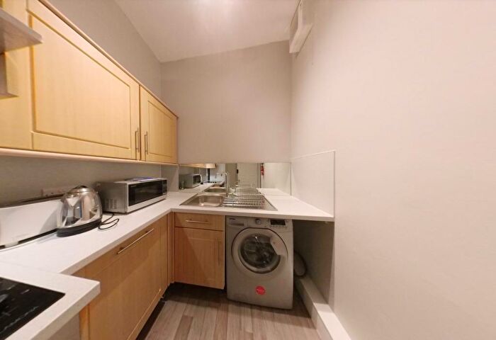 2 Bedroom Flat To Rent In Cathcart Place, Dalry, Edinburgh, EH11