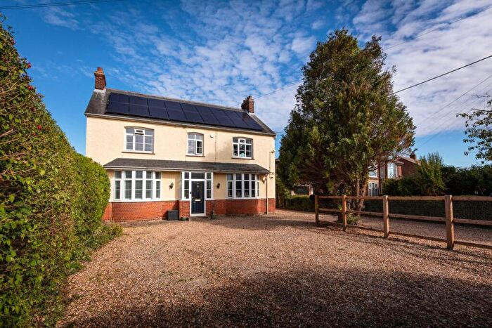 4 Bedroom Detached House For Sale In Station Road, Lower Stondon, Henlow, SG16