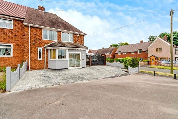 3 Bedroom End Of Terrace House For Sale In Archer Road, Walsall, WS3