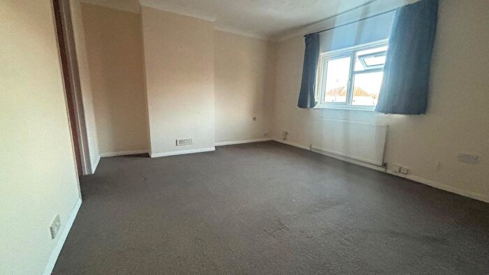 2 Bedroom Maisonette To Rent In Granville Avenue, Slough, Berkshire, SL2