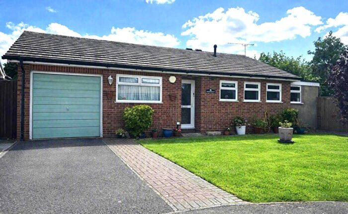 2 Bedroom Bungalow For Sale In Milton Way, Ruscombe, Reading, Berkshire, RG10
