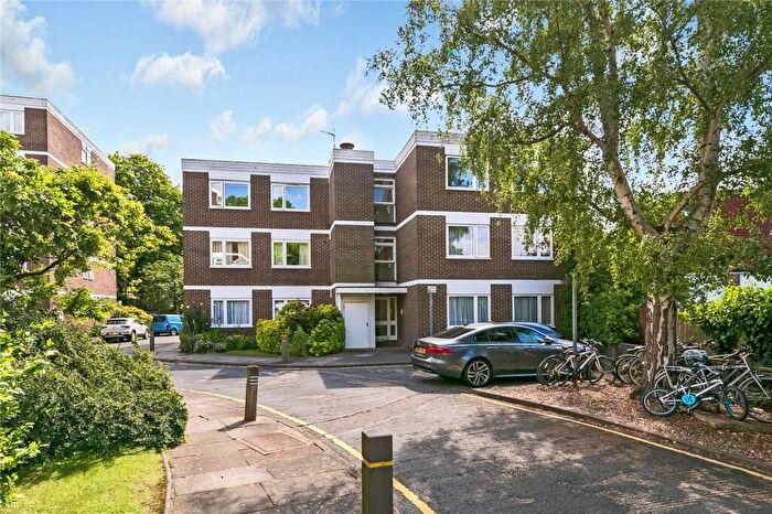 2 Bedroom Apartment To Rent In Mountcombe Close, Surbiton, KT6