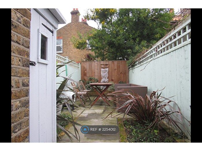 2 Bedroom Flat To Rent In Renmuir Street, London, Tooting, SW17