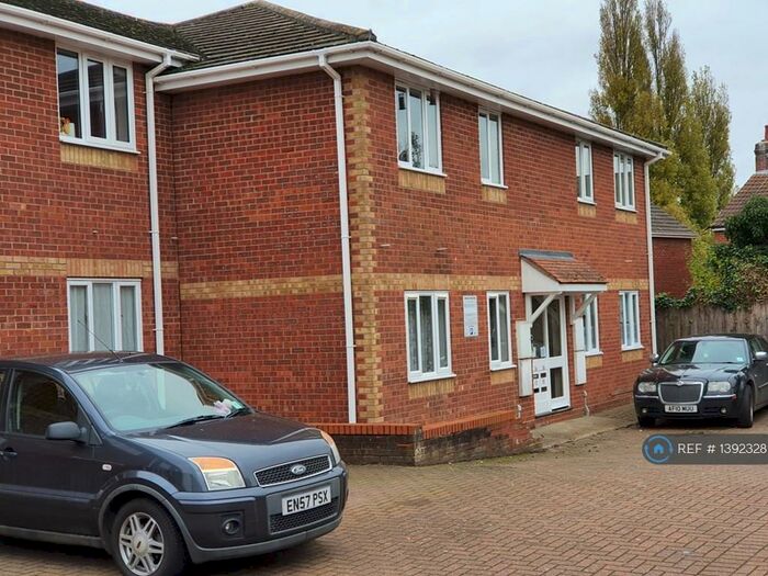2 Bedroom Flat To Rent In Whitehall Close, Colchester, CO2