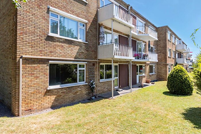 2 Bedroom Flat For Sale In Albany Court, Beach Road, Penarth, CF64