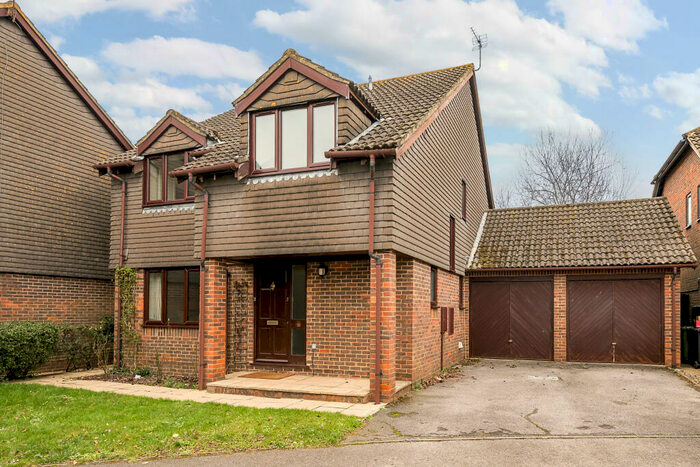 4 Bedroom Detached House To Rent In Meadowcroft Close, Otterbourne, SO21