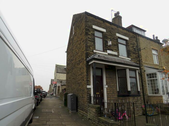 Houses for sale & to rent in Toller, Bradford