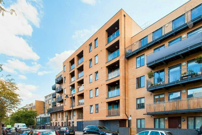 3 Bedroom Apartment To Rent In Minton Court, Fairfield Road, Bow, E3