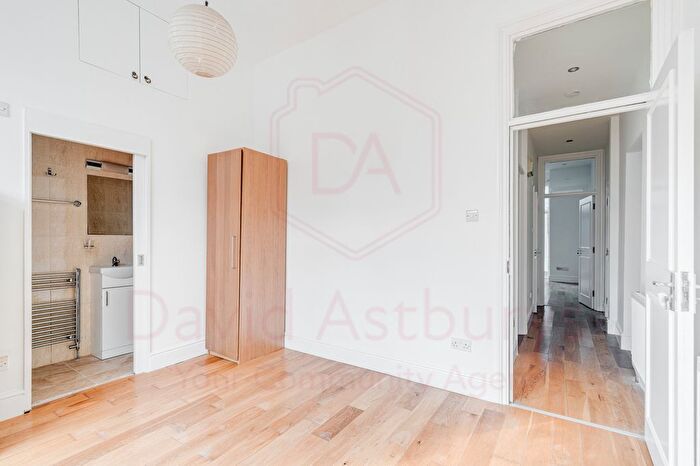 2 Bedroom Flat To Rent In Compayne Gardens, West Hampstead, London, NW6