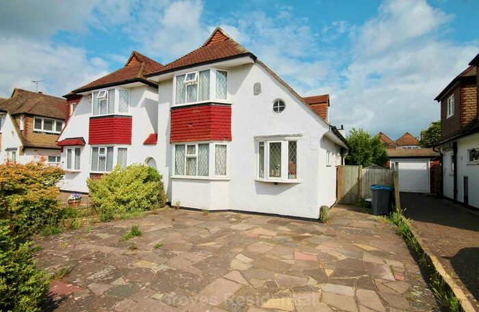 3 Bedroom Link Detached House To Rent In Hollington Crescent, New Malden KT3