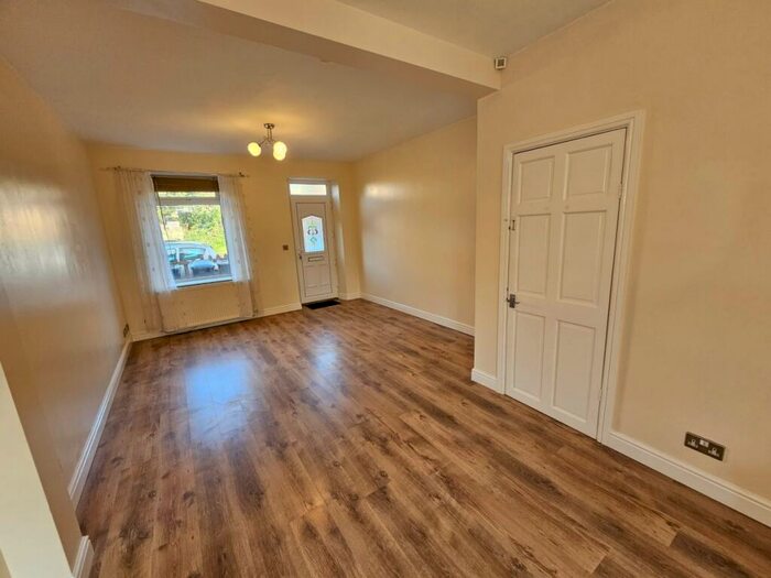 3 Bedroom House To Rent In George Square, Barnsley, S70