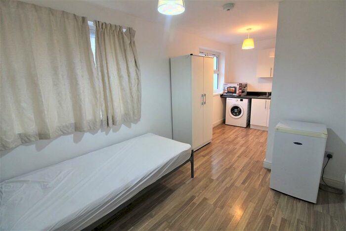 Studio To Rent In The Lodge, Hollies Way, Potters Bar, EN6