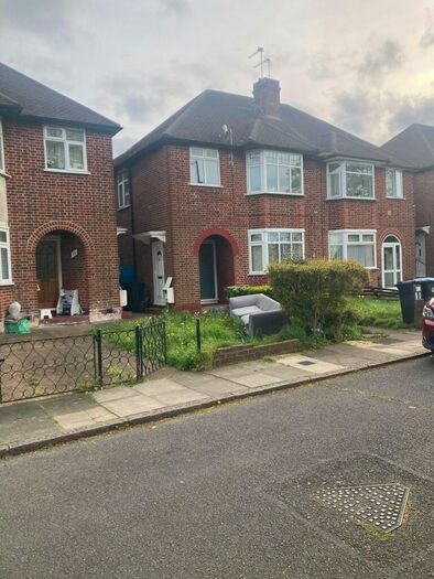 2 Bedroom Flat To Rent In Bridge Close, Enfield, Middlesex, EN1