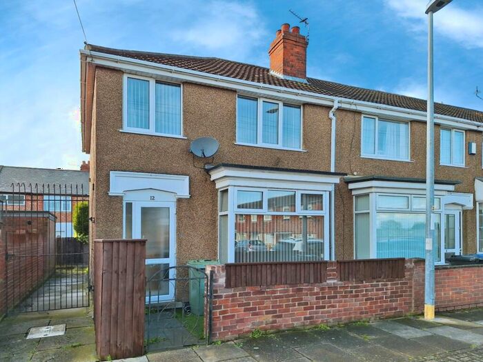 3 Bedroom Terraced House To Rent In Roseveare Avenue, Grimsby, Lincolnshire, DN31