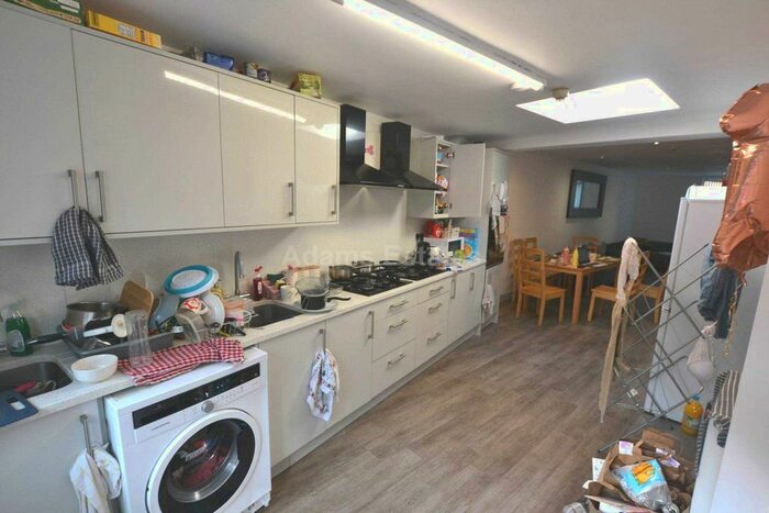 6 Bedroom Terraced House To Rent In Christchurch Road, Reading, RG2