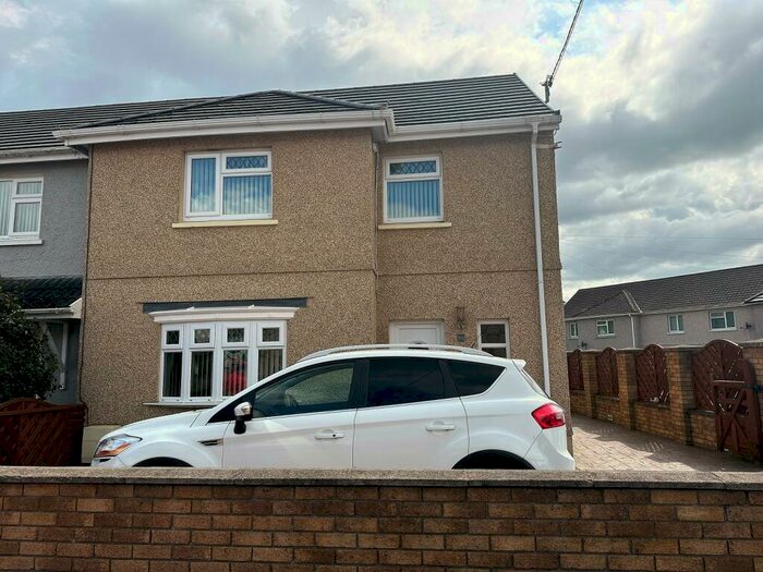 3 Bedroom End Of Terrace House To Rent In Maescynog, Ystradgynlais, Swansea., SA9