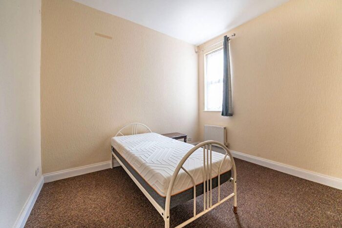 4 Bedroom Terraced House To Rent In Romford Road, Forest Gate, London, E7