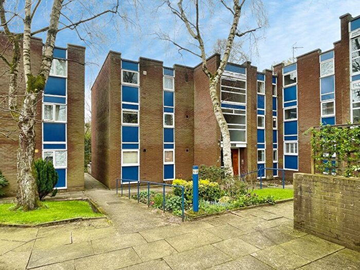 2 Bedroom Apartment For Sale In Edge Lane, Manchester, Greater Manchester, M21