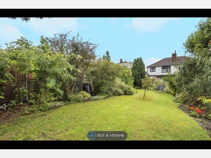 3 Bedroom Semi-Detached House To Rent In Cowper Close, Welling, DA16