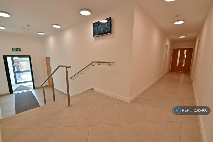 3 Bedroom Flat To Rent In Chapman House, Manchester, M18