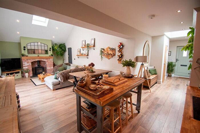 4 Bedroom Detached Bungalow For Sale In Queen Street, Waingroves, Ripley, DE5