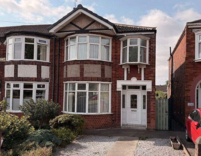 3 Bedroom Semi-Detached House For Sale In Kingston Road, Willerby, Hull, HU10