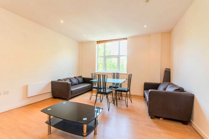 2 Bedroom Flat To Rent In Bromyard Avenue, Acton, London, W3