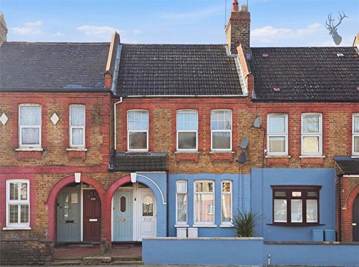 2 Bedroom Flat For Sale In Chingford Road, Walthamstow, London, E17