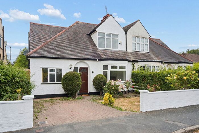 4 Bedroom Detached House For Sale In The Glen, Pinner, HA5