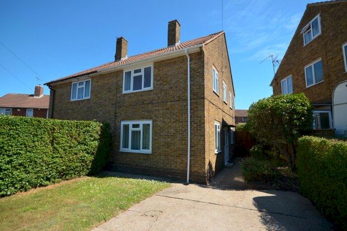 3 Bedroom Semi-Detached House To Rent In Crundale Road, Gillingham, ME8