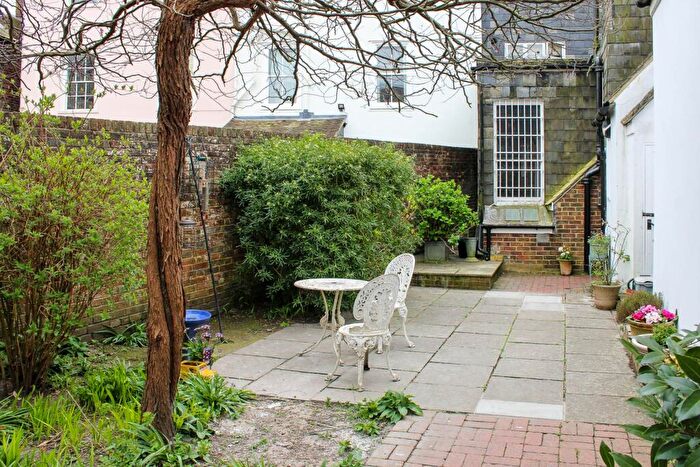 2 Bedroom Apartment For Sale In High Street, Lewes, BN7