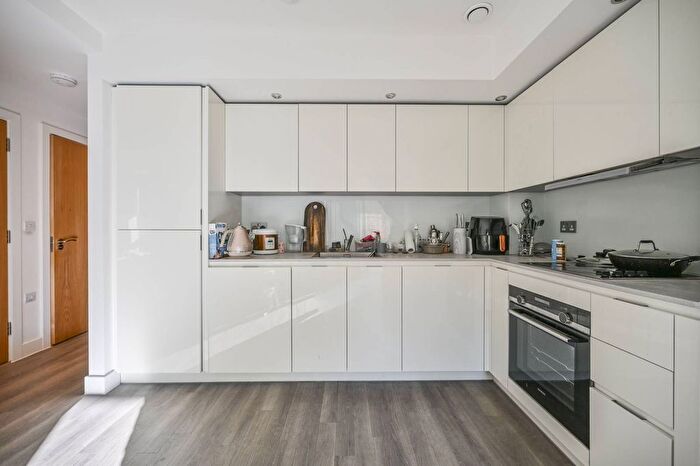 1 Bedroom Flat To Rent In Lismore Boulevard, Colindale, London, NW9